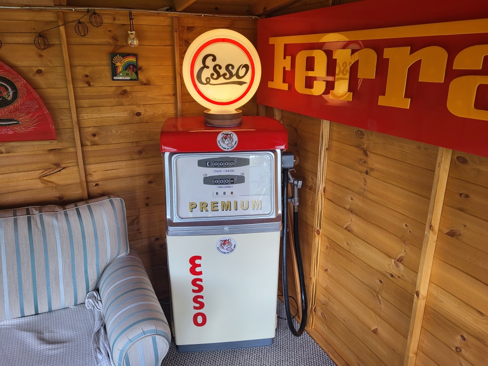 ESSO livery pump with optional globe 