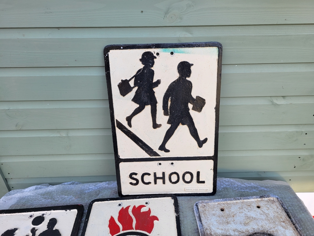 Road sign cast ORIGINAL School 20 x 13