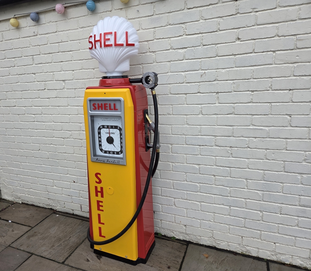 AVERY HARDOLL pump ORIGINAL in SHELL livery AVAILABLE NOW 