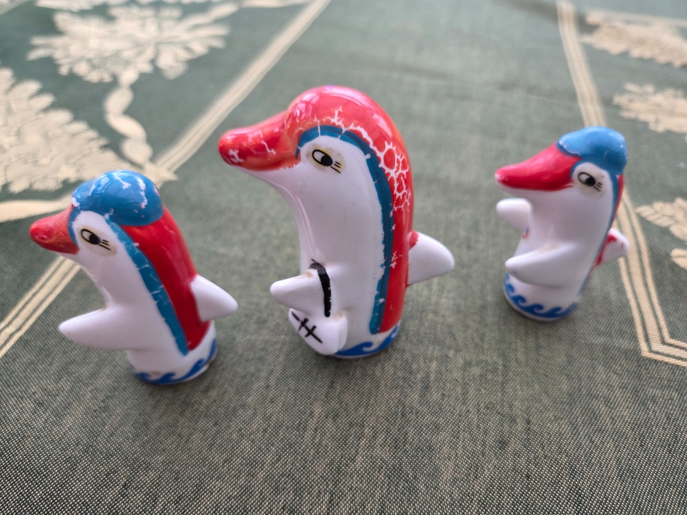 Fina ceramic Dolphins set of three 